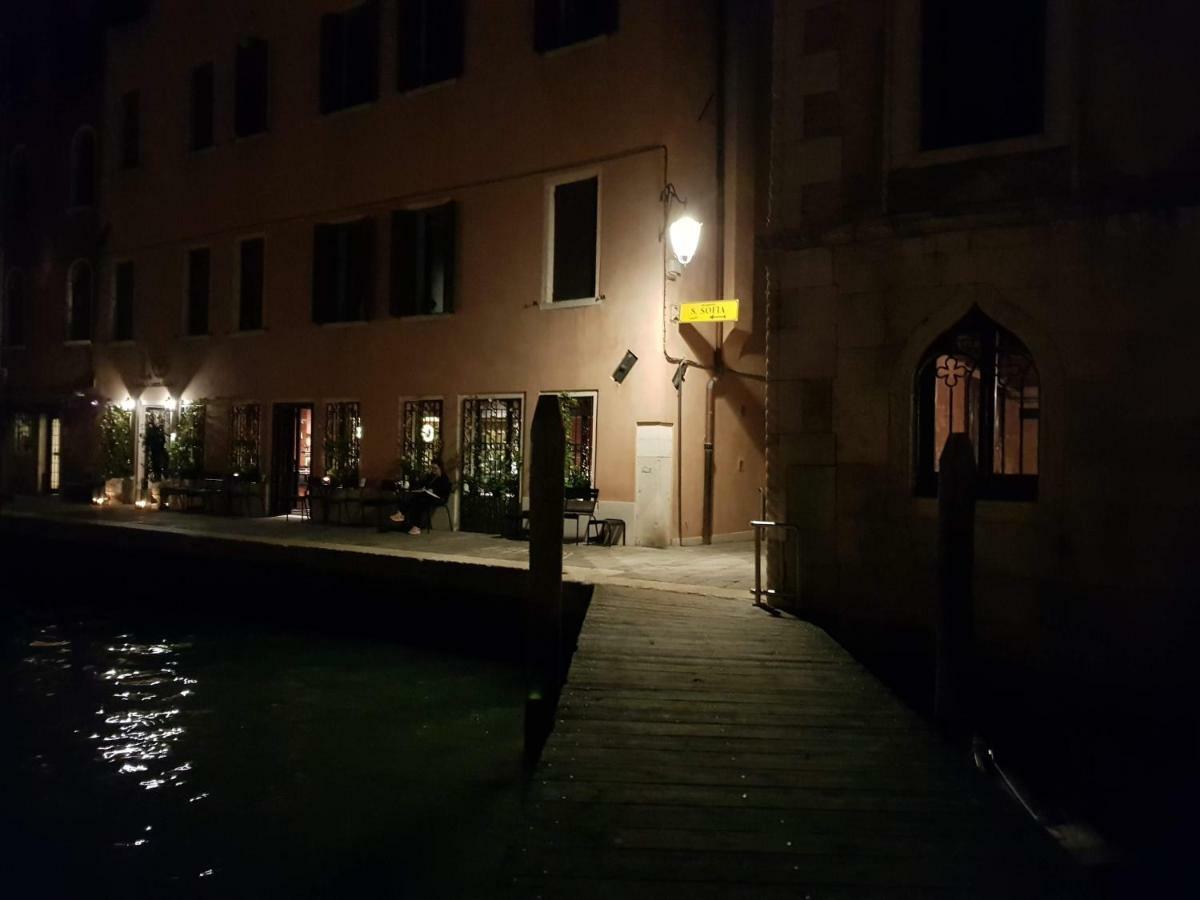 Palazzo Morosini Brandolin Dimora Romantica Венеция Екстериор снимка